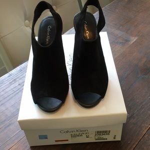 Calvin Klein size 5.5 black suede peep toe sandals